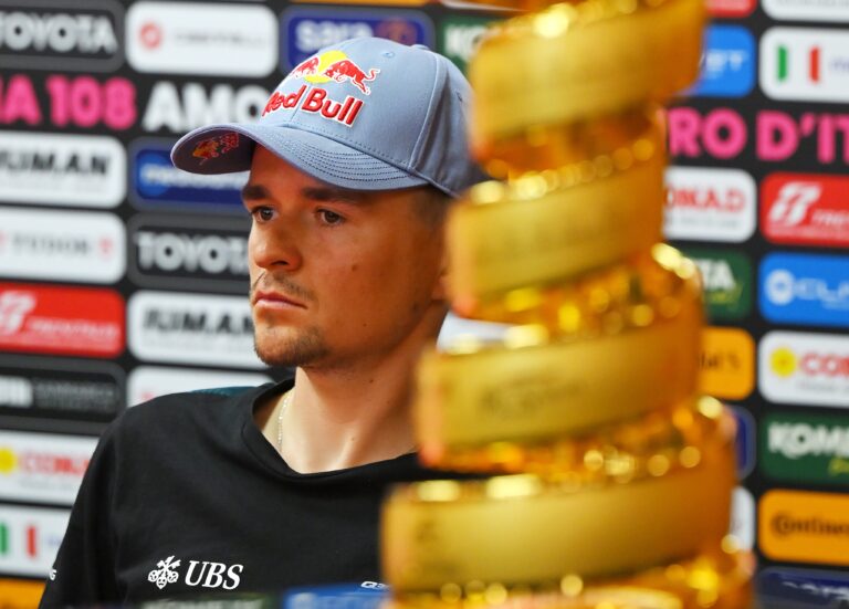 'Nu er jeg begyndt at nyde cykling' – Ambitious Tom Pidcock går ind i First Giro d'Italia med opdateret tankegang kl. Q36.5
