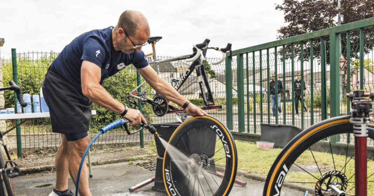 Rengør og vedligehold racercyklen: Professionelle instruktioner i 10 trin