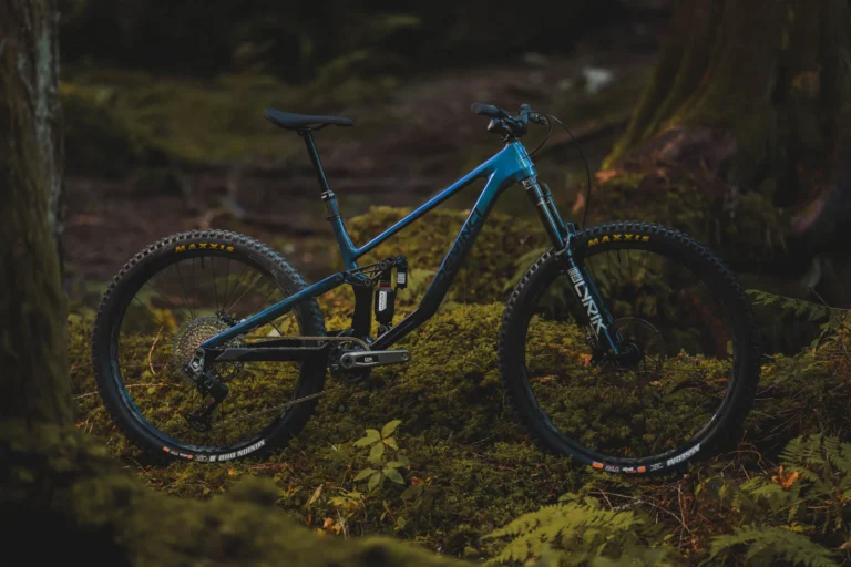 Devincis opdaterede Troy Carbon får en slankere ramme, mere aggressiv geometri og suspension