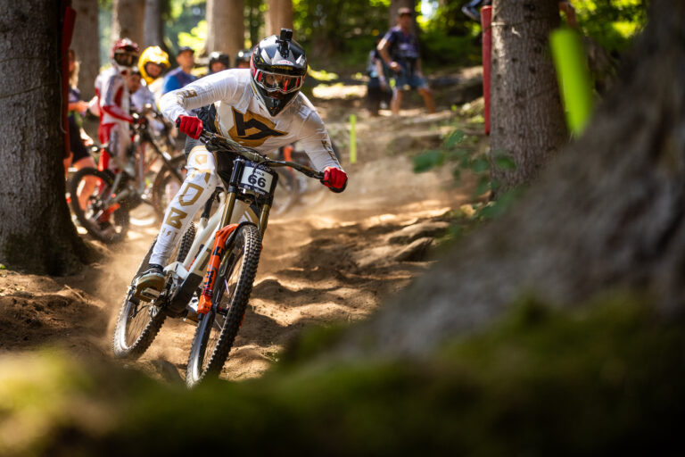 Downhill World Cup 2025 – Val Di Sole: Virkelig krasser mod stenen – Race Report af Andreas Kolb
