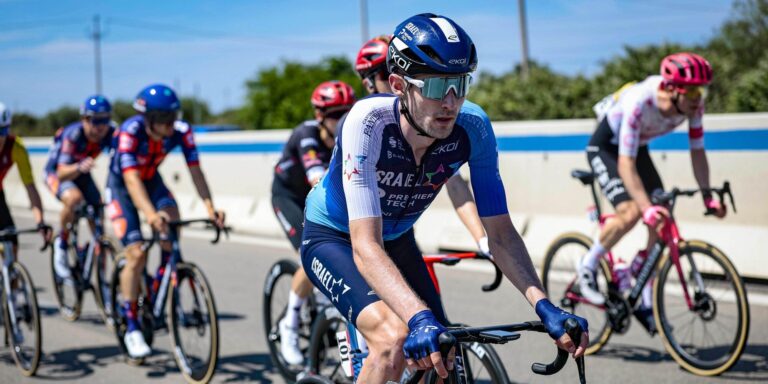 Vuelta 2025: Israel Premier-Tech overrasket med Laten Derek Gee, Arkéa-B & B-hoteller tegner belgisk