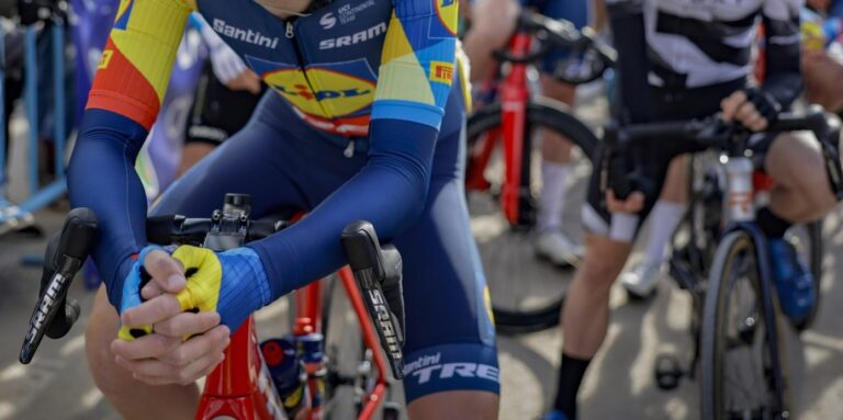 Aleix Espargaró debuterer som en professionel cyklist på Lidl-Trek
