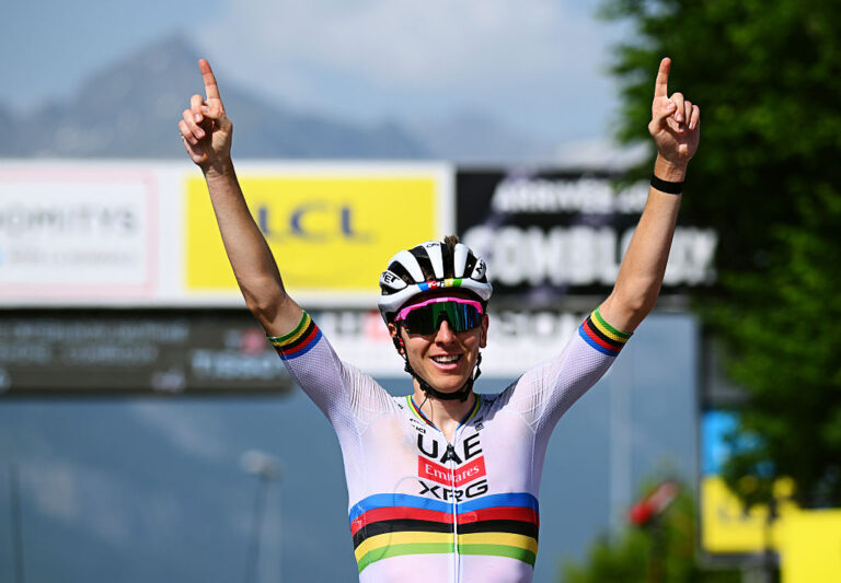 Critérium du Dauphiné: Tadej Pogačar decimerer felt på trin 6 for at tage den samlede race føring
