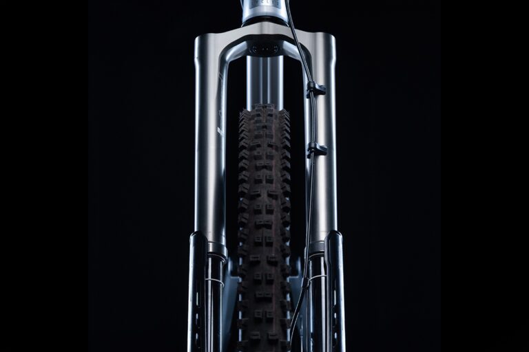 Ny intention Onepiece Spring Fork: A CNC Artwork for Trail Purists