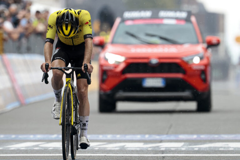 Simon Yates alle undtagen vinder Giro d'Italia som Chris Harper Triumphs på scenen 20