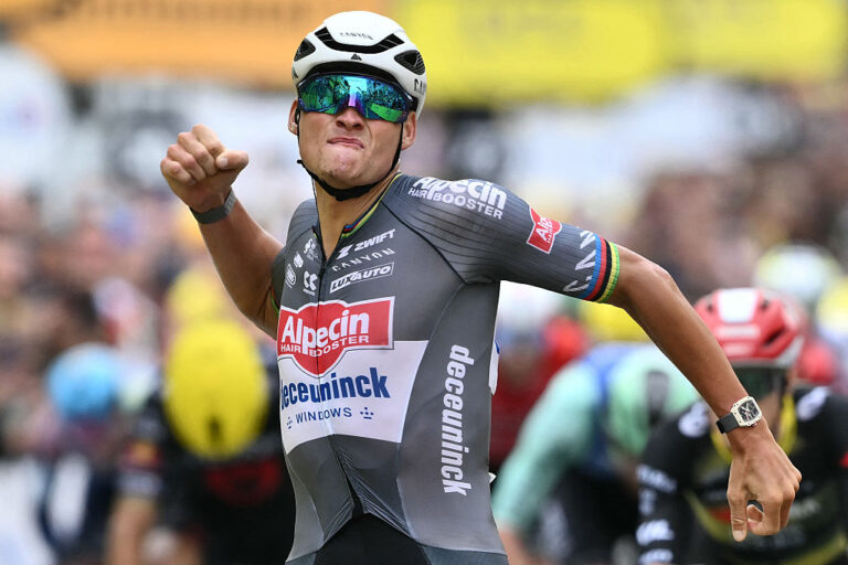 Tour de France Fase 2: Mathieu van der Poel holder Tadej Pogačar til at vinde i Boulogne-sur-Mer