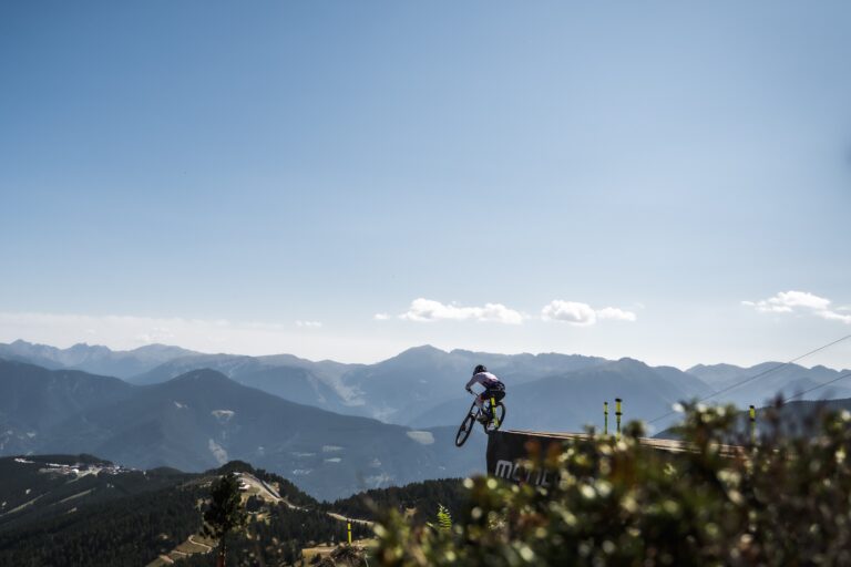 Downhill World Cup 2025 – Andorra: Annullering og hjemmeopdatering på grund af storm / livestream