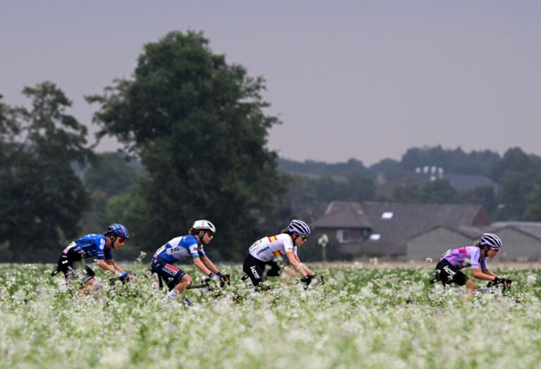 De 11 ryttere, der flyver flaget for Australien og New Zealand på Tour de France Femmes 2025