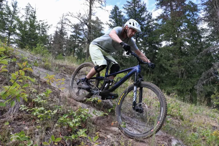 Devinci Troy Carbon GX AXS Review: En kulkopi af dets aluminiumsøskende