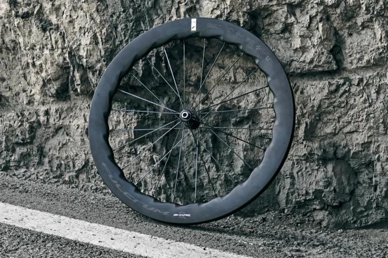 Deeper Fulcrum Sharq 57 Wheels Ride højere bølger for aero -gevinster og tværvindstabilitet