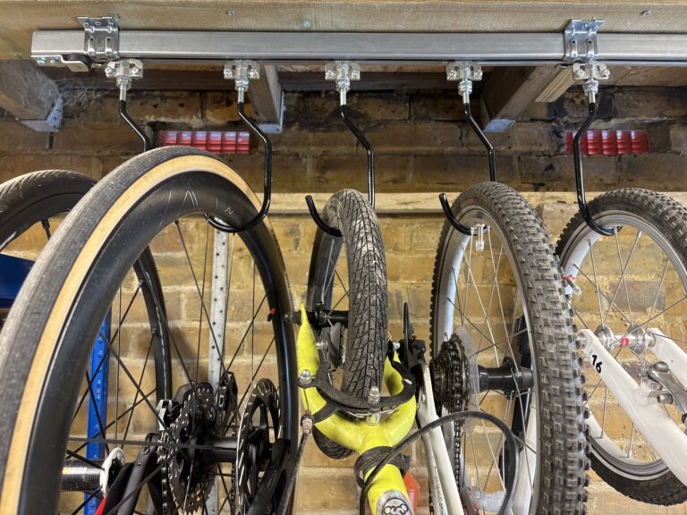Glider tilbage rack til flere cykler