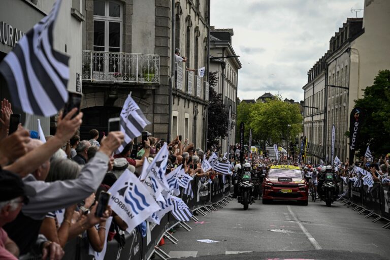 Tour de France Femmes Trin 2 Live – Tre ryttere går klart over den første QOM