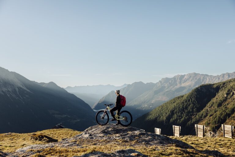 6 skabere, 6 cyklistregioner og deres livs kærlighed: Vind cykelferier i hjemmet til Trails Graubünden!