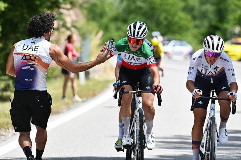 Giro d'Italia Kvinder fase 7: Elisa Longo Borghini griber raceledning som Sarah Gigante -soloer til sejr på Monte Nerone