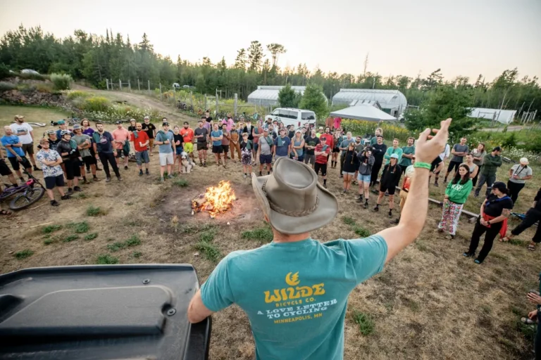 Wilde -cykler forbereder sig til den 3. årlige ru ting Rally MTB Fest, hvor Revelry & Community er nøglen