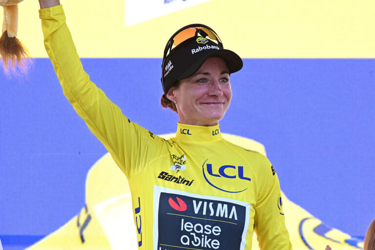 'Jeg kunne ikke drømme om dette' – Marianne Vos sejler til gult på en perfekt dag for Visma på Tour de France Femmes
