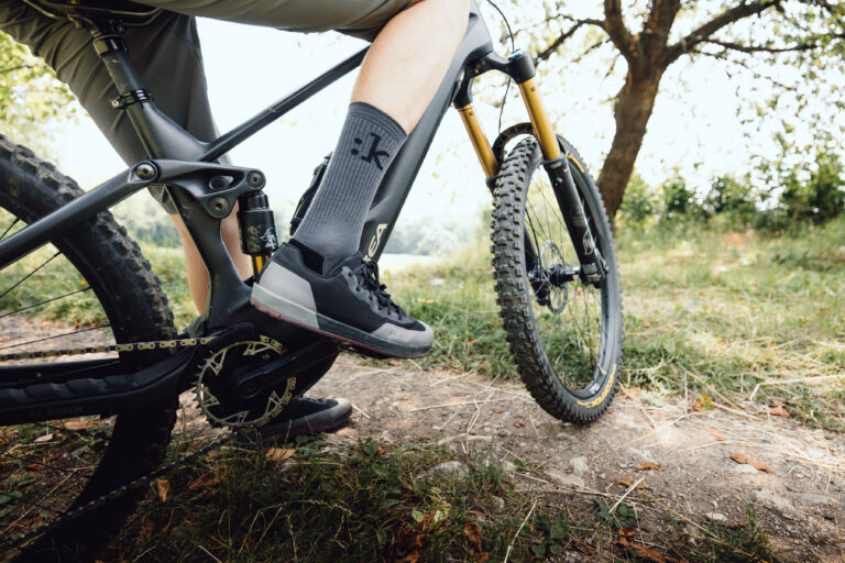 Fizik sokker, oversko og handsker: Accessoirs -samling med hånd og fod