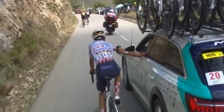 Tour 2025: Thibaut Pinot 'Kotst' Van Plakbidon for Lenny Martinez, der derefter scorer Arensman på kirtlen