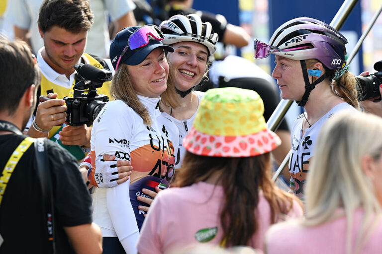 'Vi har intet at tabe' – ned til fire ryttere, aggressiv racing redder UAE Team ADQ's Tour de France Femmes