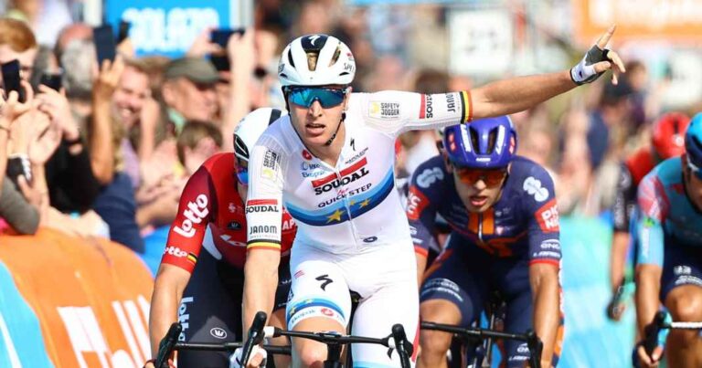 Renewi Tour 2025: Tim Merlier vinder 1. fase i massens sprint