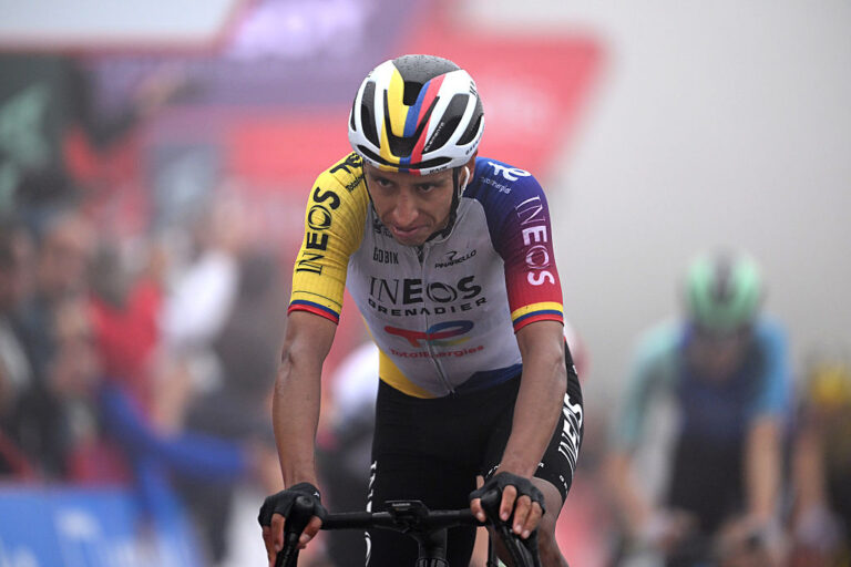 'Det er godt for min moral at være deroppe' – Egan Bernal viser tidligt løfte med fjerde på Vuelta et España første topmøde finish
