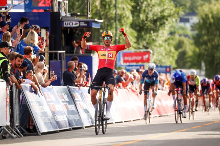 Arctic Race of Norge fase 2: Alexander Kristoff tager sejr hjem fra punchy sprint finish