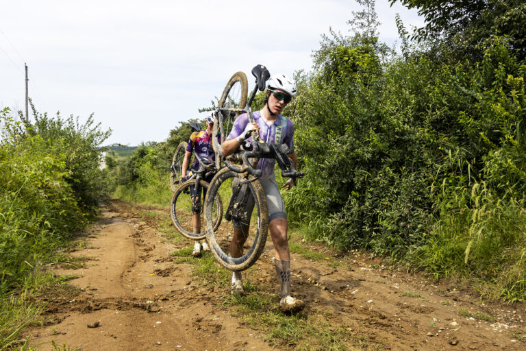 Rosa Klöser kanter Geerike Schreurs på debut på Muddy Core4 i Iowa til anden sejr i træk i grusjordserier