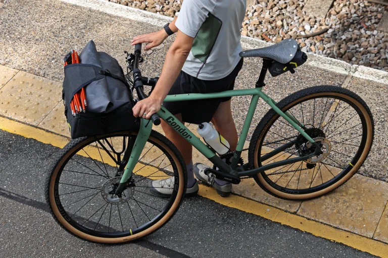 Apidura Goes Pizza Rack-packing med nye ekspeditionsfrontstativpakkeposer