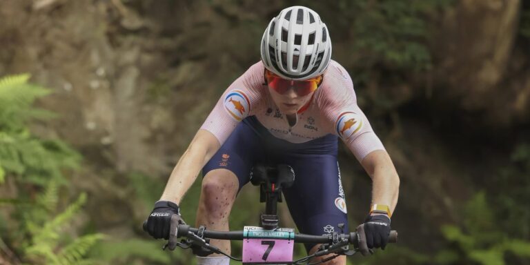 Puck Pieters's off-day in World Cup Les Gets Mountainbike