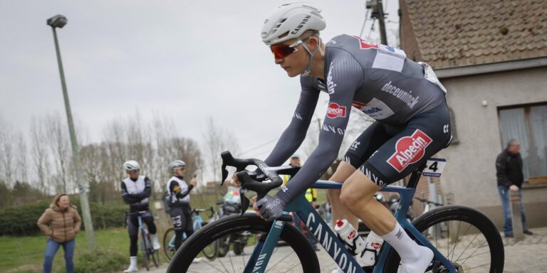 Juri Hollmann (Alpecin-Deceuninck) forlader rehabilitering efter Giro-Val