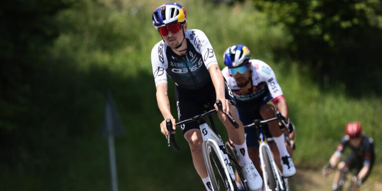 Tom Pidcock om UCI -sikkerhedsforanstaltninger: 'at modstå begrænsning øger fare'