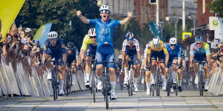 Continental Rider Liam Walsh overrasker Luke Lamperti i massesprint Tjekkisk turné