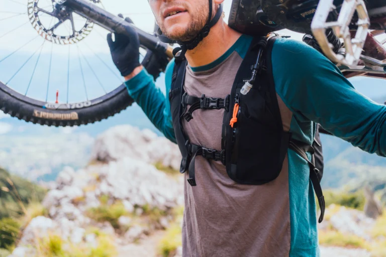 Restraps prisvindende hydrationsvest får et nyt look og langt mere lagerplads