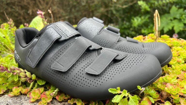 Shimano SH-RC102 Road Cycling Shoe Review: Affordable, Comfortable og med ekstra Wiggle Room til dine tæer