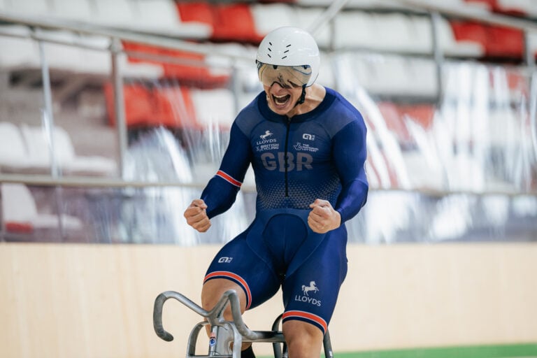 Matthew Richardson bryder flyvende 200 m verdensrekord for at blive 'hurtigste cyklist gennem tidene'
