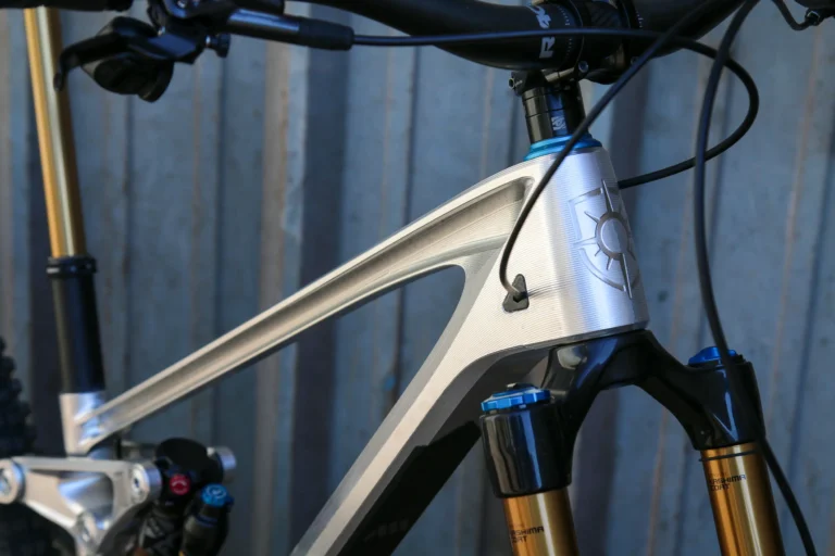 Paladin AM1: Den CNC-maskinerede MTB-ramme lavet i Portland, født fra robotter