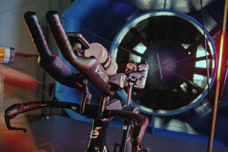 Schweizisk side aero cockpit blander komfort, brugervenlighed og hastighed til TT & Tri -racere