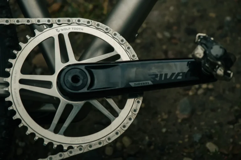 Wolf Tooth Components tilføjer grus og vejkædere til Raw Silver Collection