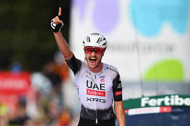 Vuelta en España -fase 6: Jay Vine Conquers Pal i Andorra fra Breakaway