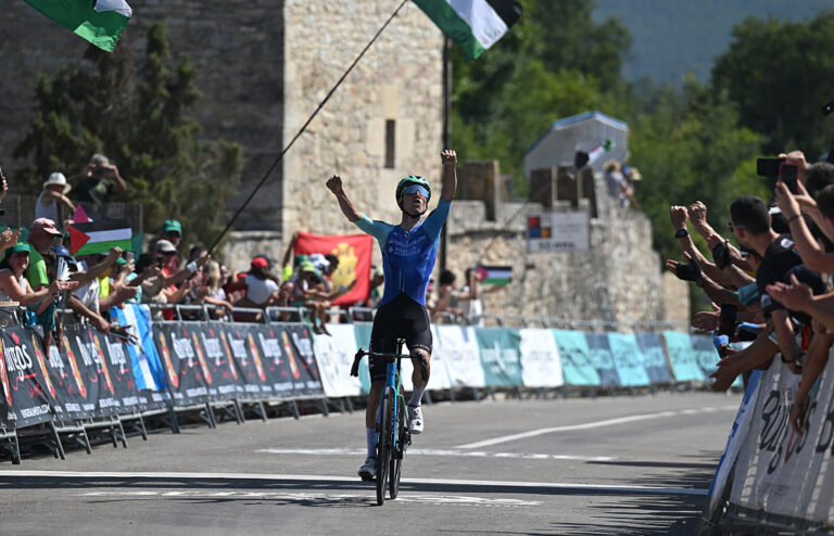 Vuelta A Burgos fase 3: Late Attack on Breakaway Nets Léo Bisiaux First Professional Win, samlet lederes Jersey