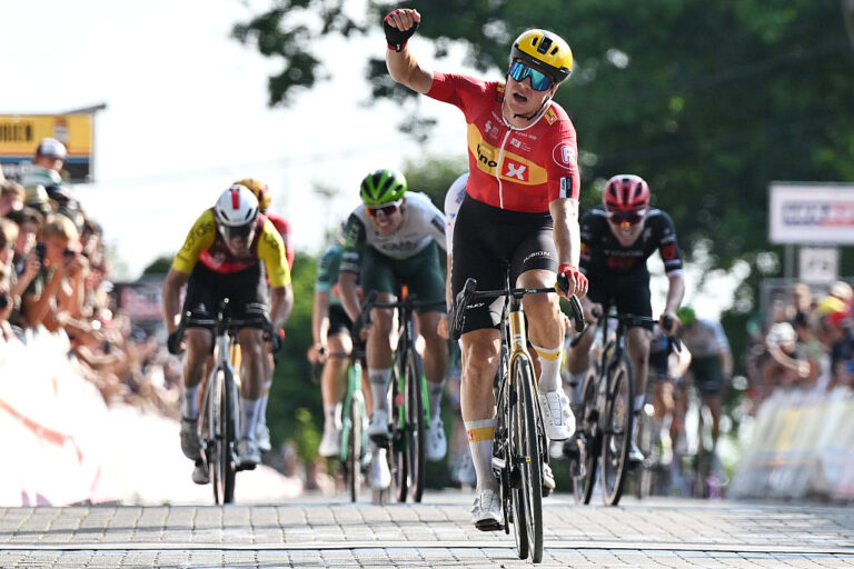 Circuit Franco-Belge: Jonas Abrahamsen anklager fra udbrud på op ad bakke for sejr