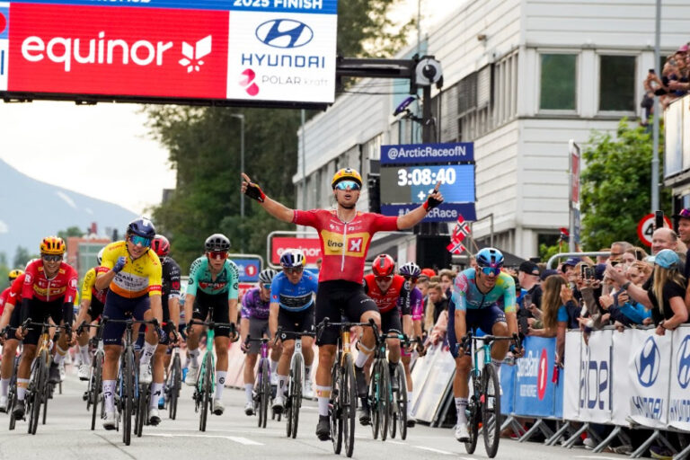 Arctic Race of Norge: Corbin Strong afholder Tom Pidcock for at vinde generelt