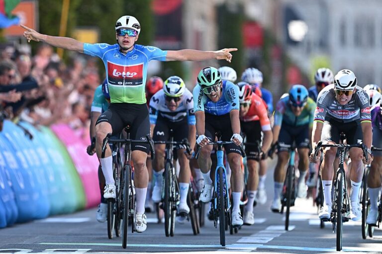 Arnaud The Lie Outboys Mathieu Van The Poag for at vinde Renwi Tour Stage og GC