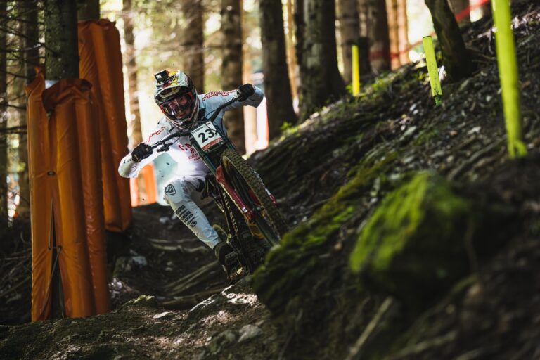 Downhill World Cup 2025-Champéry: The Racing Run fra Henri Kiefer
