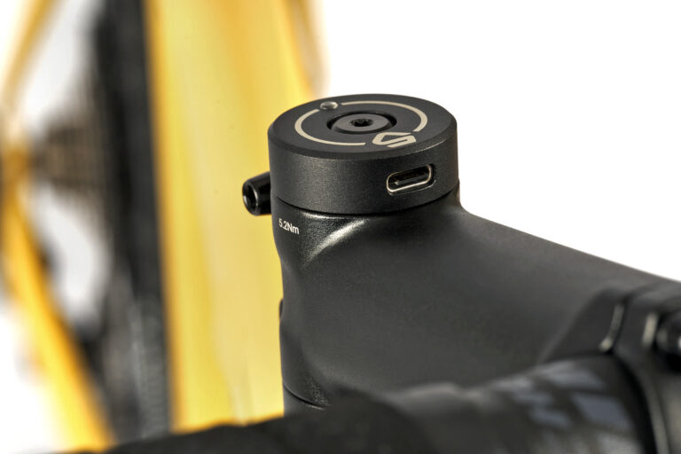 Tout Terrain Cinq Plug Pure 7 Slims Down Mere Affordable USB-C Dynamo Charger Top Cap