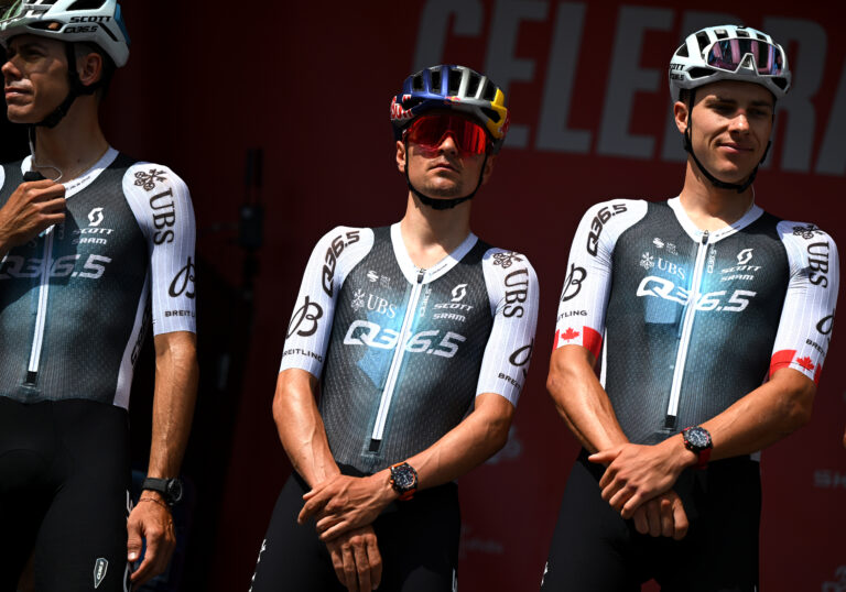 'At sætte os i fare vil ikke hjælpe din sag' – frustreret Tom Pidcock efter at have kommet tæt på at vinde på neutraliseret Vuelta en España -fase 11