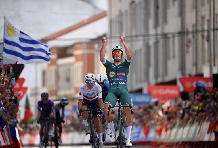 Vuelta A España: Mads Pedersen sikrer hårdkæmpet sejr fra Breakaway Sprint på scenen 15