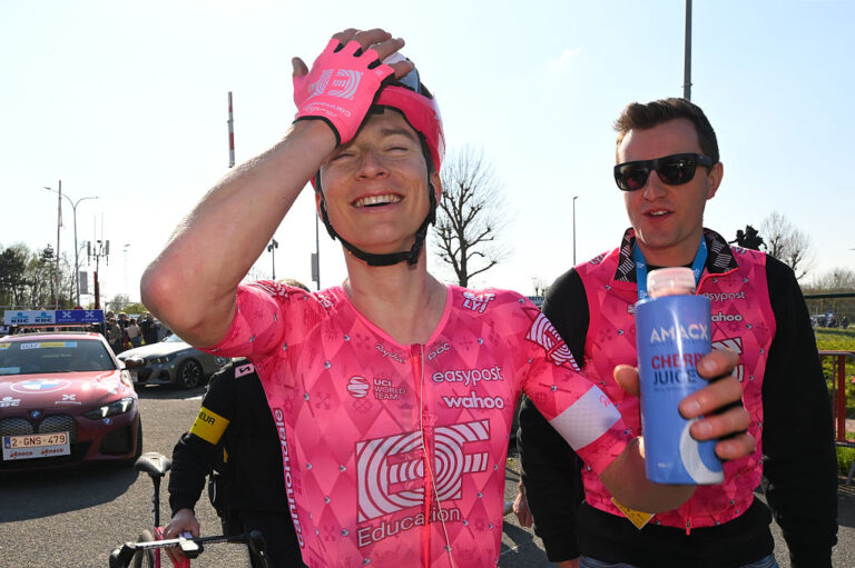 Punktering tvinger Neilson Powless til at køre med sin cykel på Maryland Cycling Classic – Video