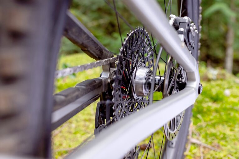 Reservehjul, der tilbyder et begrænset løb af sine Burly 30 | HD Carbon Rims med E*13 Sidekick Hubs