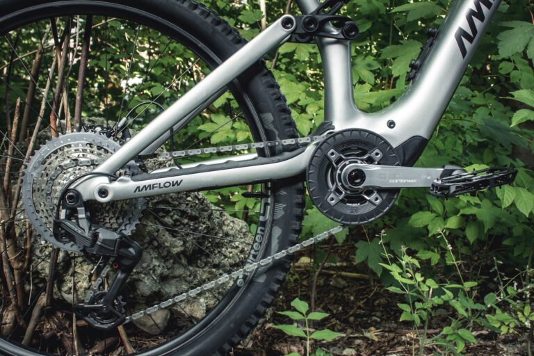 Bashguards er tilbage: E*tretten genindfører Turbocharger Race Chainguide -systemet til ebikes